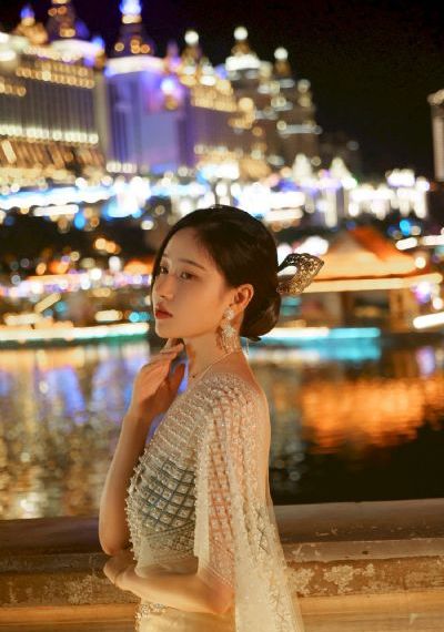裙子里的是怪兽
