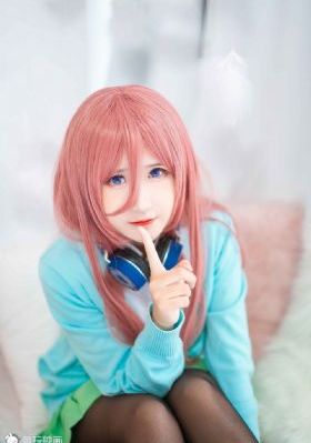 男子被扇耳光后连续打女子头